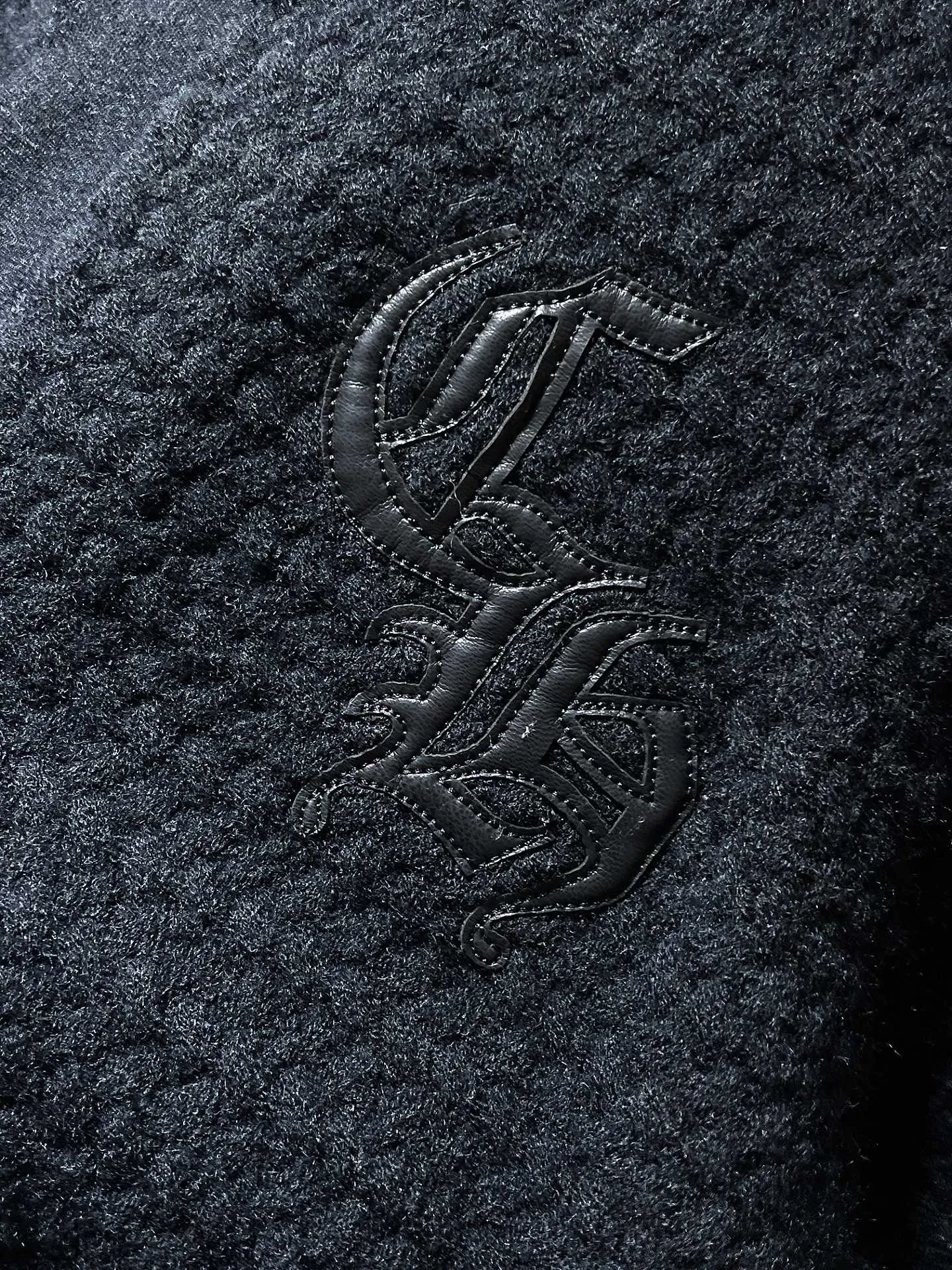 P296 Chrome Hearts sweater series Banana collar wool and leather silver button cardigan Single-breasted placket design All made of leather webbing Customized Chrome Hearts hardware buttons ➕ Leather logo embroidery on the chest Selected high-quality wool and 100% pure cotton knitted fabrics Not the ordinary version on the market! ! Recommended color: black Size: S, M, L, XL